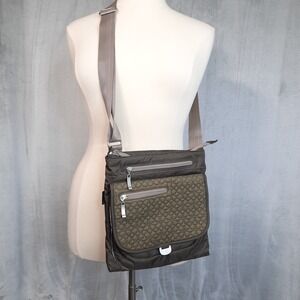 Sherpani Jag Medium Cross Body Bag Green Multiple Zippered Pockets Purse Travel